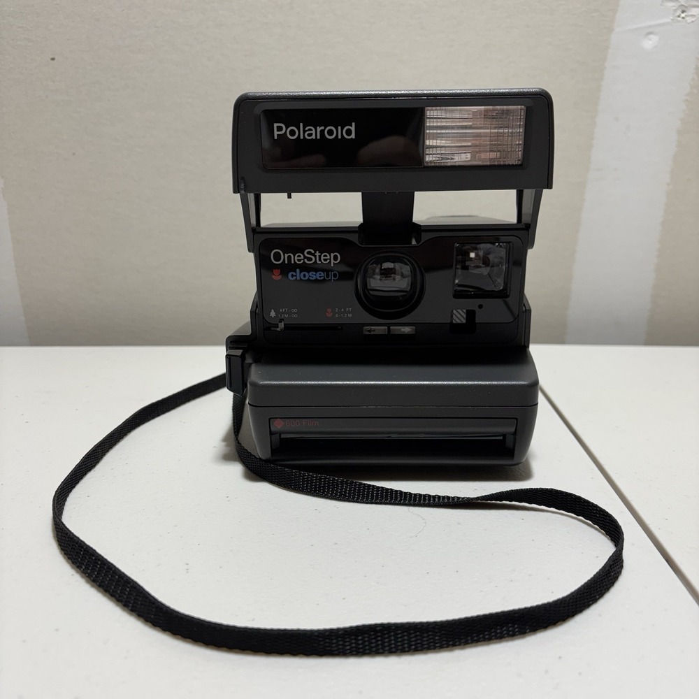 VINTAGE POLAROID ONE STEP CLOSE UP INSTANT CAMERA BLACK W/STRAP UNTESTED